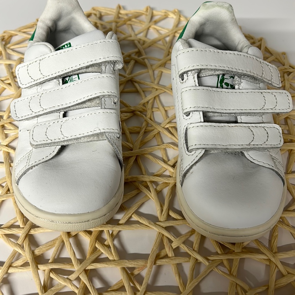 Stan smith boys adidas size 9